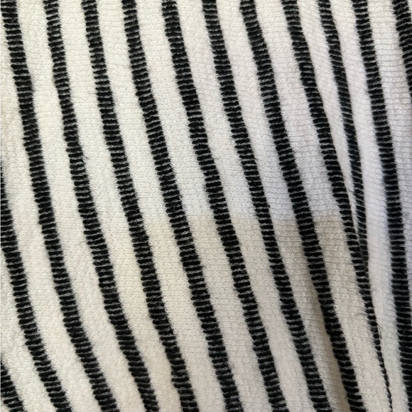 Caution to the Wind top; black and white, size small; cap sleeves, knot tie - Picture 3 of 5